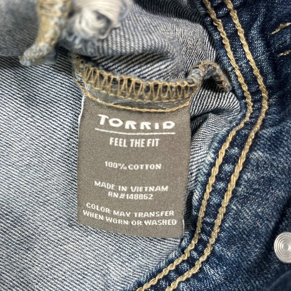 Torrid Distressed longline Denim Jean Jacket Blue Button Up Womens Size 2 - Picture 5 of 9